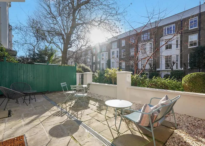 Hr2 - Charming 1-Bed Near Holland Park - By Short Stories London